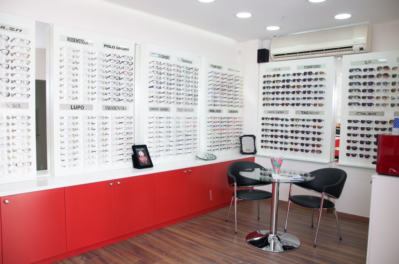 opticien-LE CASTELLET-min_store-office-interior-design-brand-optometrist-design-809393-pxhere.com